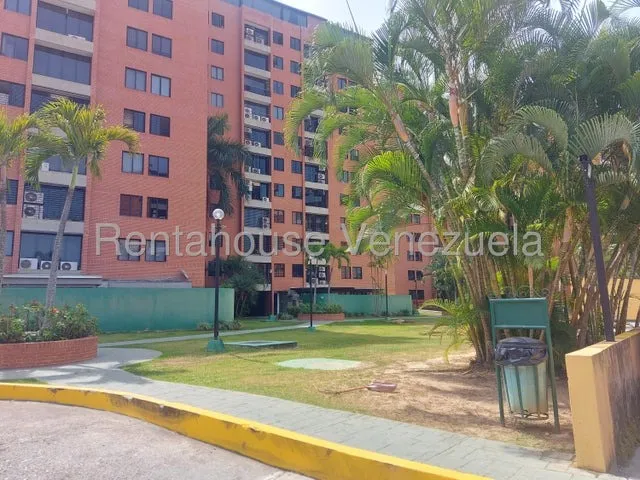 Lindo Apartamento, A Estrenar, Ya Acondicionado, Pisos De Mármol, Hermosa Cocina, Totalmente Nueva. Ubicado En Piso Bajo.  Colinas De La Tahona Rsz