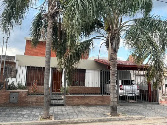 Casa En Venta En Barrio Los Gigantes 3 Dormitorios
