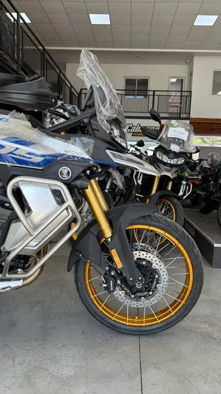 Voge 900 Dsx