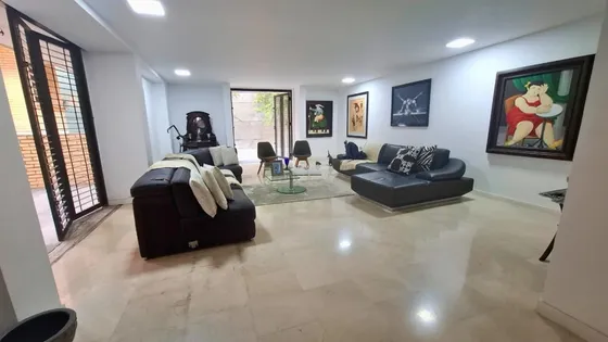 Venta/ Casa/ Cumbres De Curumo/ 850 Mts²/ 6h/ 6b/ 2o/ 8pe/