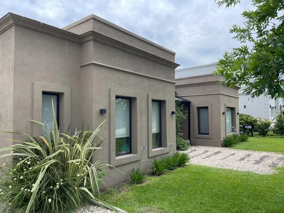 Casa  En Venta En Los Jazmines, Pilar Del Este, Pilar