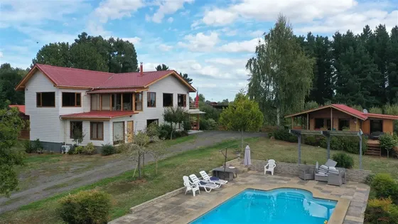 Parcela 2,5 Há · Casa 300m² + 3 Casas · Piscina · Ruta 5