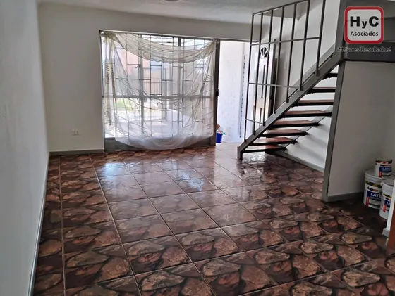 Venta Casa Cómoda Y Bien Conectada En Villa Alemana