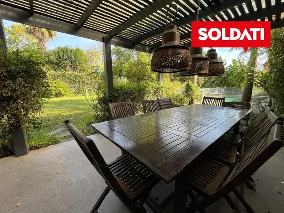 Casa En Venta En Laureles - Hermoso Jardin