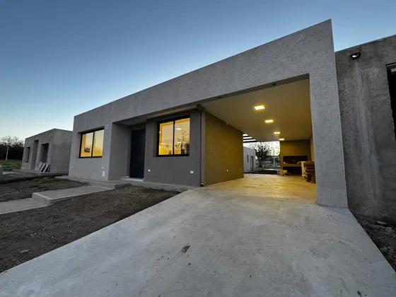 Casa En Venta 3 Dormitorios Una Planta Tejas Iv