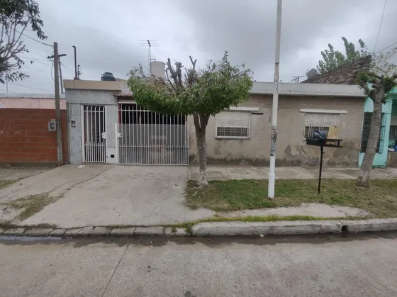 Inmueble Con Dos Viviendas En G. De Laferrere