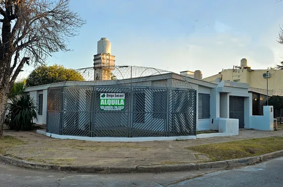 Alquilo Casa B Residencial Velez Sarsfield - 4 Dormitorios Con Cochera-
