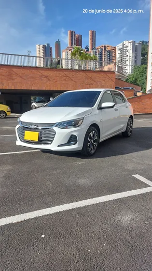 Chevrolet Onix 1.0t Premier Hatch At