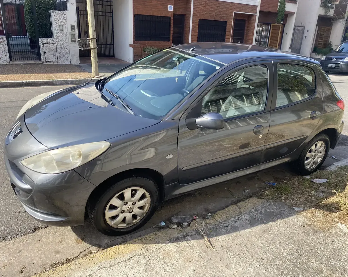 Peugeot 207 1.4 Sedan Allure 75cv