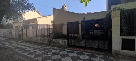 Casa En Venta - 4 Dormitorios 2 Baños - Cochera - 300mts2 - Monte Grande 