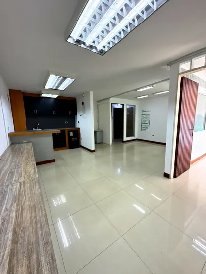 Alquiler/ Oficina/ Las Mercedes/ 53 Mts2/ 1b/ 1pe/ Ref.650
