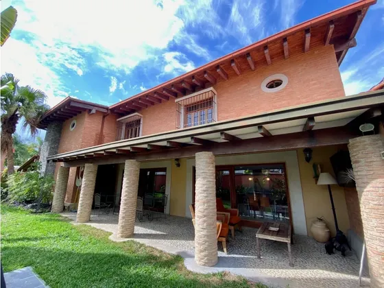 Se Vende Casa 687m2 La Lagunita 3035