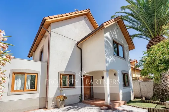 Venta De Hermosa Casa De 3 Pisos, En Condominio, C...