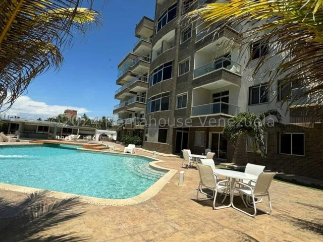 Jip 25-5442. Rent-a-house Vende Apartamento De 3 Hab, 2 Salas De Baños, Piscina, Planta Eléctrica, Área Social. En Boca De Aroa, Tucacas