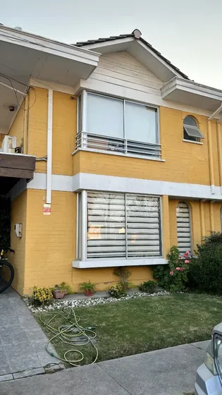 Cómoda Casa, 5d + 3b, Piscina, Quincho. Rebajada