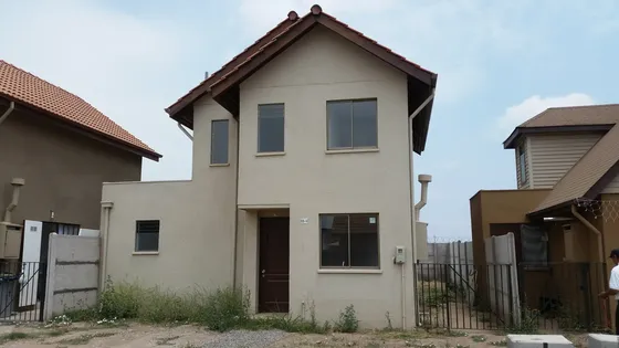 Casa Aislada En Alto Casares Iii, Completamente Solida