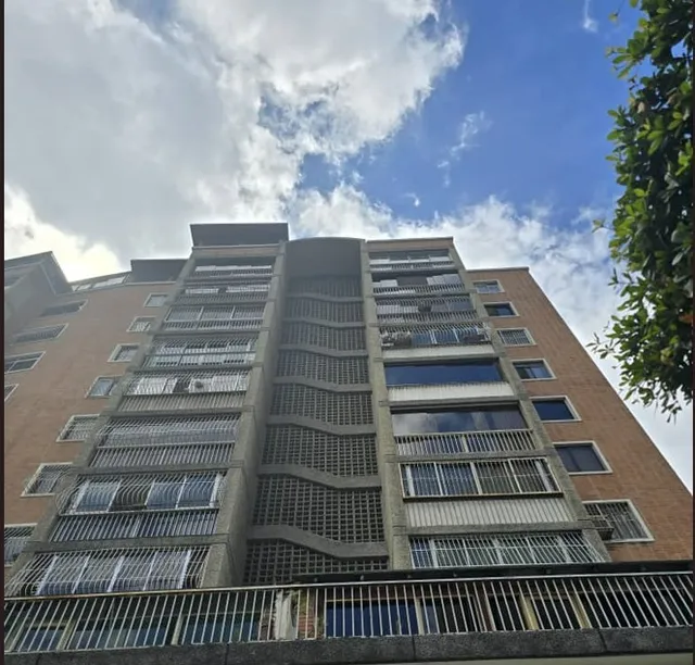 Apartamento Venta Colinas Bello Monte Parte Baja De 95 Mts2, Sólo Cliente Directo.  Soy Enlace. 2h + Servicio, Baño Mas Servicio. Iluminado. Estacionamiento Común. Nunca Falta Agua.