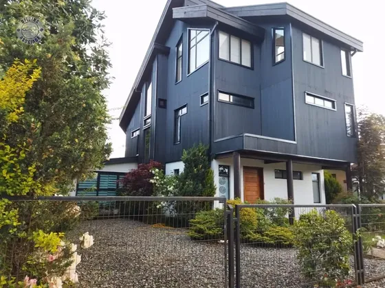 Casa En Venta De 6 Dorm. En Valdivia