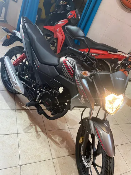 Honda Twister 125 Dlx Año 2025 Nueva Con 855 Kilómetros Tit