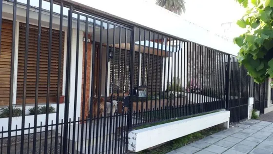 Chalet 3 Ambientes Amplio Con Garage Y Jardin