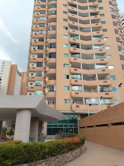Apartamento Tipo Estudio Urb Las Chimeneas  Zr