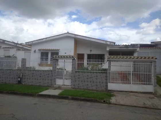 Casa En Urb El Trigal Norte Gm
