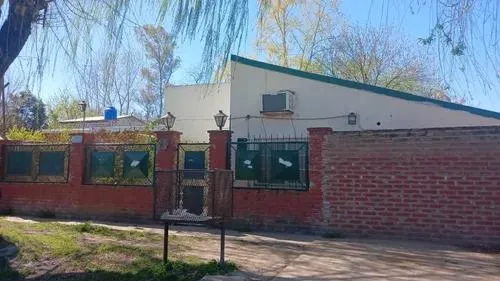 Casa En Venta - 4 Dormitorios 3 Baños - 545mts2 - Merlo