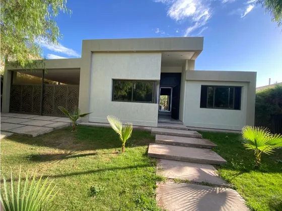 Exclusiva Casa En Barrio  Terruños De Araoz
