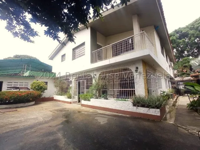 Tu Oportunidad De Adquirir Casa En La Zona Del Trigal, Excelente Construccion De Dos Niveles, Amplitud En Todas Sus Areas Ya Que Cuenta La Casa Con 506 Mtrs De Construcción En Un Terreno De 552 Mtrs,