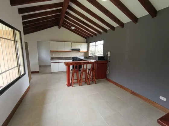 Finca En Arriendo Ubicada En Guarne Sector Vereda Altavista (26619).