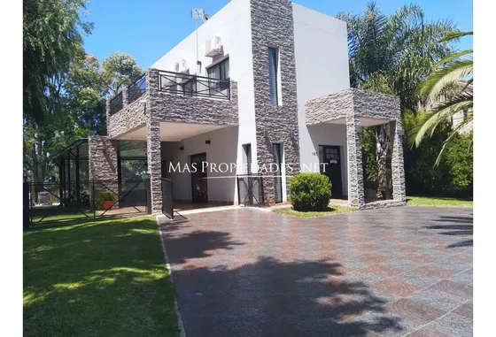 Casa En Venta En Canning Barrio Malibu 