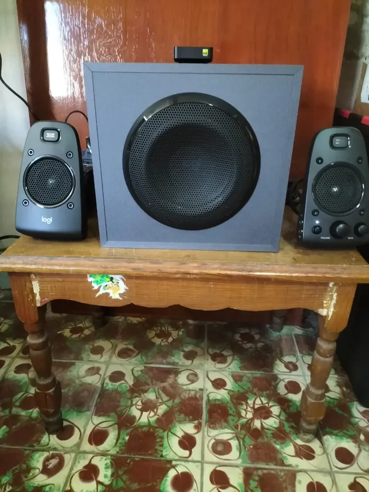 Alto-falantes Logitech Z625 2.1 Thx Óptico 200w Subwoofer Negro