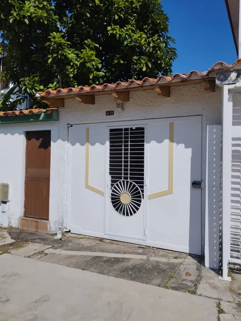 Casa En Venta Urb. Trigal Norte Calle Cerrada Z07-15 Gerardo