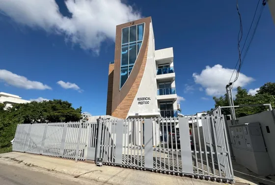 Apartamento Primer Nivel Con Patio Los Alamos.