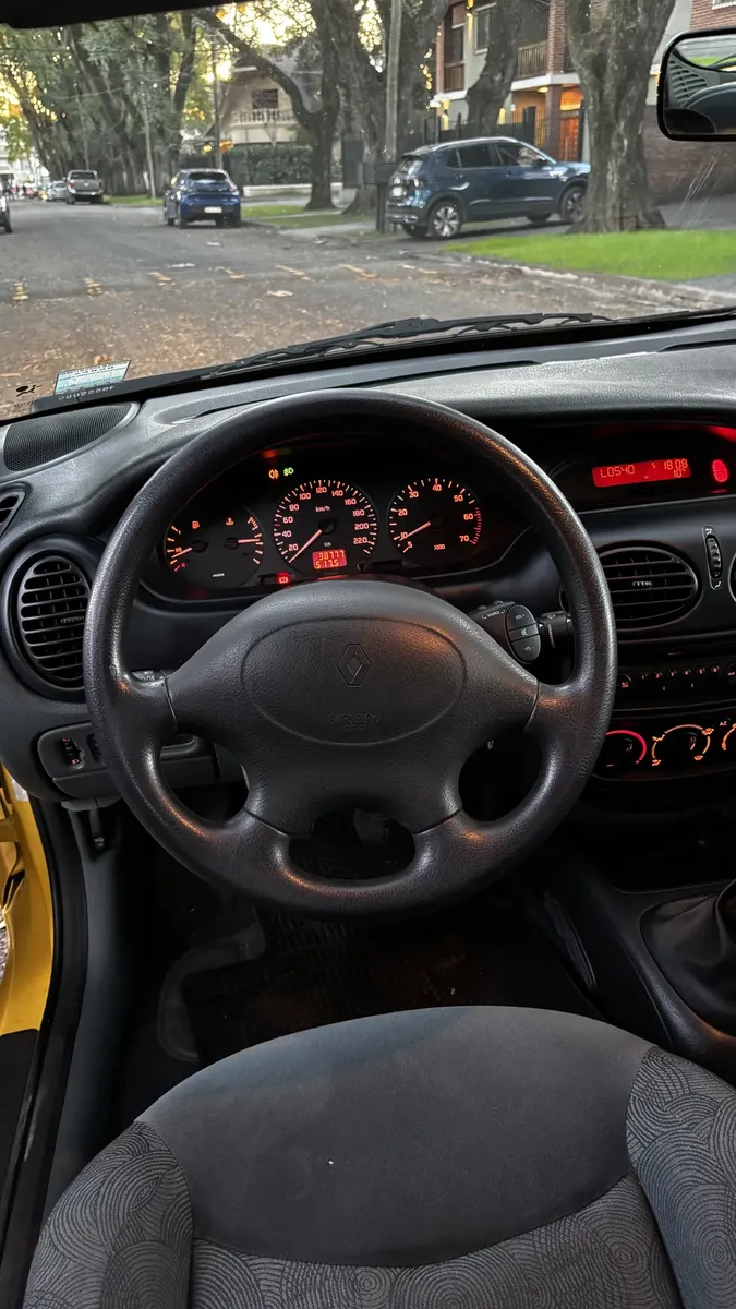 Renault Megane 2.0553715381023559687