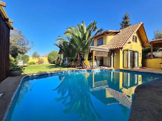 Casa En Venta De 5 Dorm. En Lo Barnechea