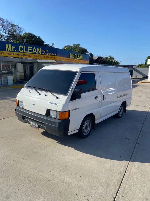 Mitsubishi Panel L300