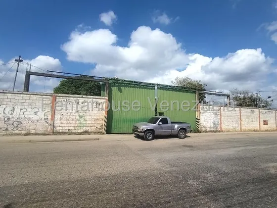 Gisselle Lobo Alquila Galpón Industrial Posee Oficinas Fosas Para Cambio De Aceite Con 3000m2 Servicio De Agua Y Luz Permanente Zona Industrial Ii 2 5 1 2 4 3 3                                        