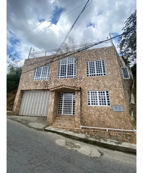 Casa En Sector Los Robles El Hatillo
