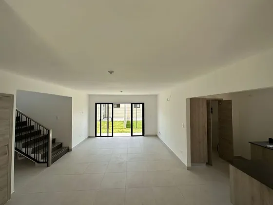 Casa Duplex En Alquiler Y/o Venta En Punta Cana, 3 Habitaciones