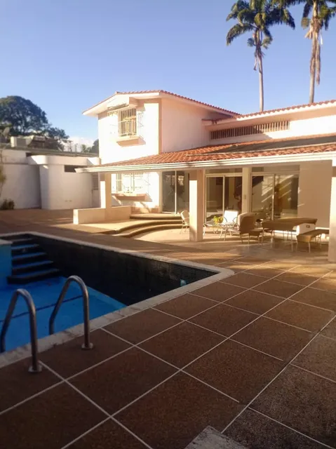 Casa Urb. Guaparo Valencia Luisa Mezones Vende.  L.m