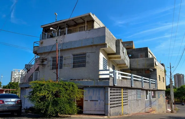 Edificio Comercial/ Residencial, Sector La Lago