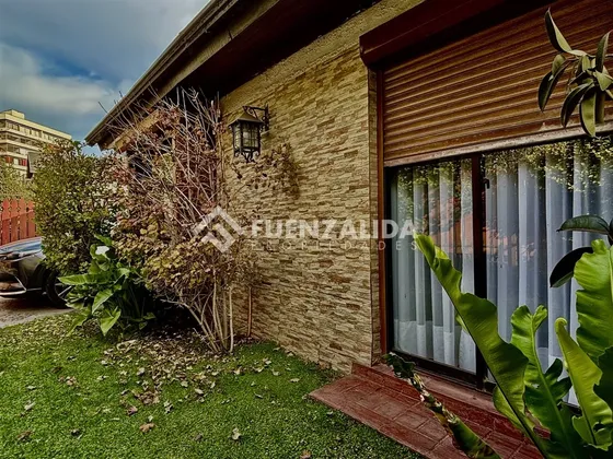 Casa En Venta De 3 Dorm. En La Reina