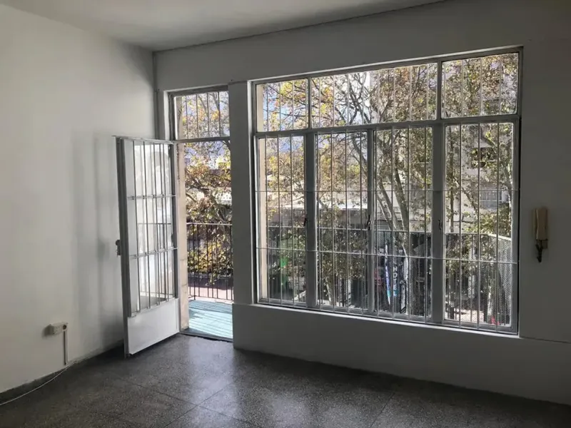 Alquiler Apartamento 1 Dormitorio Balcón Al Frente Luminoso En Centro