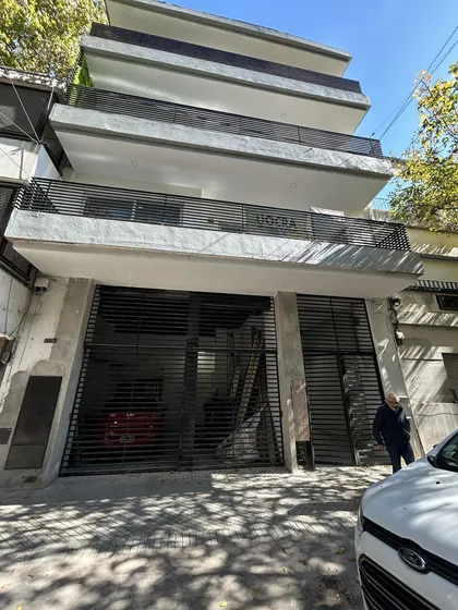 Local En Barrio Abasto A Metros De Pellegrini 200mt2
