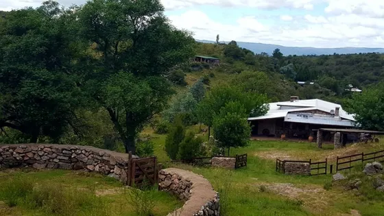 Venta De Vivienda De Campo Con Costa De Río En Loma Alta - Viv0272