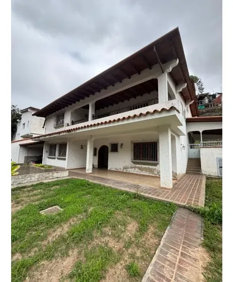 Alquiler De Casa En Prados Del Este (solo Para Depósito)