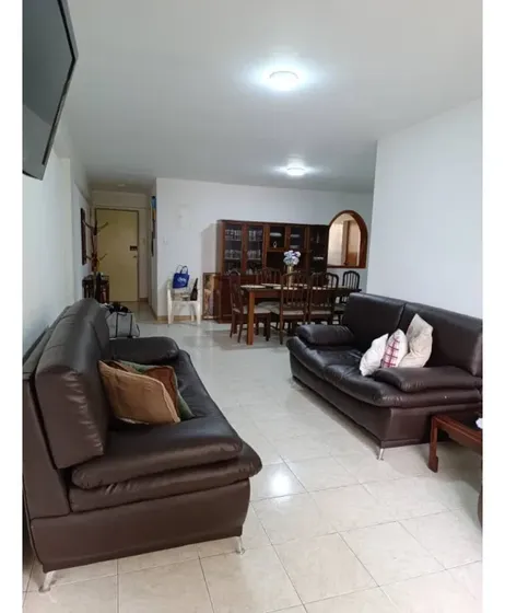 Alquilo Apto En Una Calle Privada, En La Ppal De La Urbina