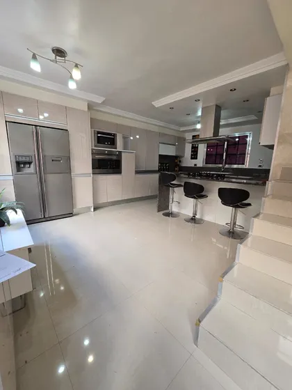Hermanas Mota Alquilan Townhouse En Campo Alegre, Valencia 