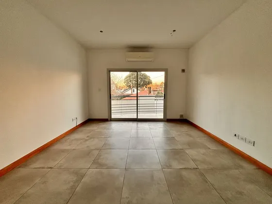 Alquiler Monoambiente En Bernal Con Cochera  
